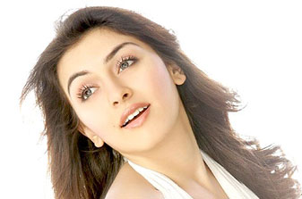 Hansika turns gangster for Vettai Mannan